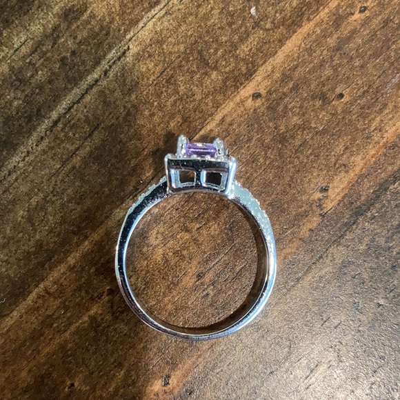 Size 6 ring - Picture 2 of 3